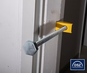 wyposażenie schronu - urządzenie samozwalniające
